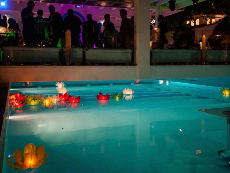 Ninfea - Lanterne Galleggianti luminosi da mettere in piscina per un fashion show wedding matrimonio