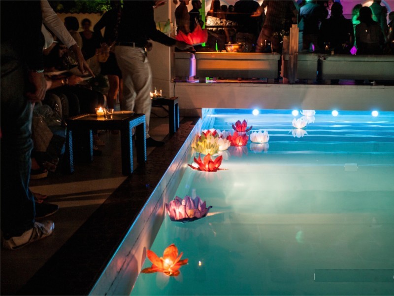 Ninfea - Lanterne Galleggianti luminosi da mettere in piscina per un fashion show wedding matrimonio
