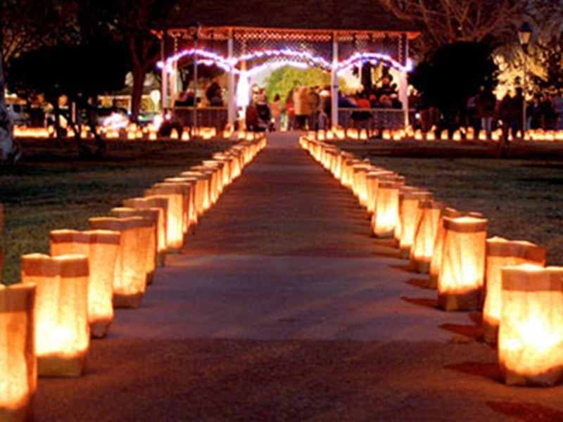 Sacchetti luminosi di carta per illuminare un percorso, sagra, festa, matrimonio o compleanno