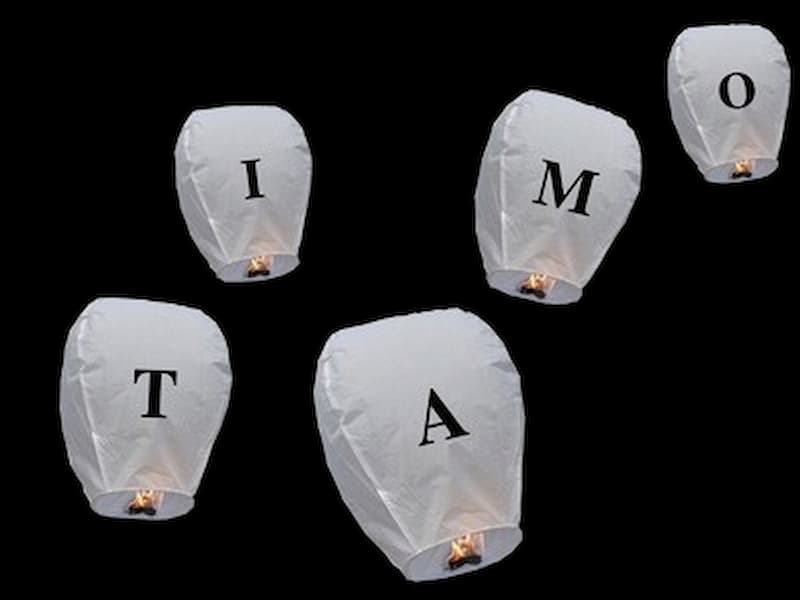 sky lanterns with the letters TI AMO, the Italian I LOVE YOU, flying lanterns for a wedding, Valentine or other purposes, ready to use, fire resistant and biodegradable, these are safe sky lanterns