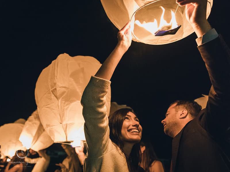Confezione di 10 lanterne volanti per un matrimonio, cerimonia, mongolfiere certificate e sicure.  Pacchetto per una festa con 20 - 30 ospiti