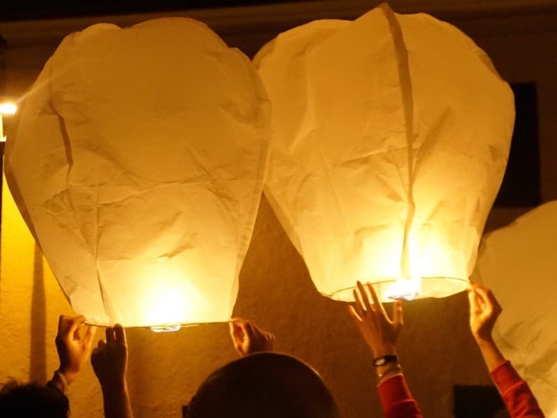 White sky lanterns, hot air balloon shaped for weddings,  parties and other festivities, fire resistant and biodegradable paper, mounted and strong fuel cell,  ready for use. Open, light it and let if fly!