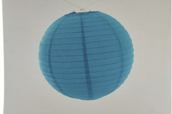 Japanse papieren ronde  hanglantaarn, gemaakt van transparant rijstpapier, voorzien van een haakje om op te hangen, volstaat openmaken en ophangen, voor gebruik binnen of buiten met gloeilamp, LED, elektrisch of batterij, voor een feestje of als interieur,  kleur van deze hanglantaarn is blauw, doorsnede 40 cm.