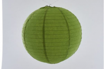 Japanse papieren ronde hanglantaarn, rond gemaakt van transparant rijstpapier, voorzien van een haakje om op te hangen, volstaat openmaken en ophangen, voor gebruik binnen of buiten met gloeilamp, LED, elektrisch of batterij, voor een feestje of als interieur,  kleur van deze hanglantaarn is groen, diameter 30 cm