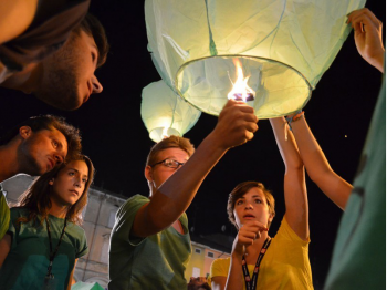 Lanterna Volante Verde: Wedding planner, agenzie, ville, castelli, catering, comune, aziende, privati e anche i pompieri scelgono le nostre lanterne volanti sicure, certificate, ignifughe e biodegradabili