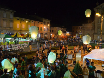 Lanterna Volante verder: Le nostre lanterne volanti illuminano il cielo, sono più belle dei soliti fuochi d’artificio, sono coinvolti tutti e costano anche molto meno