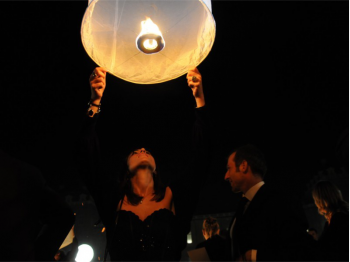 Wedding planner, agenzie, ville, castelli, catering, comune, aziende, privati e anche i pompieri scelgono le nostre lanterne volanti sicure, certificate, ignifughe e biodegradabili