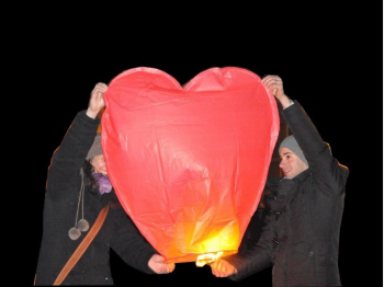 La festa del comune, la sagra, la festa aziendale, le nostre lanterne volanti fanno sempre bella figura. Professioniste scelgono le nostre lanterne volanti luminose, non è per caso che siamo da sempre in prima posizione sulle macchine di ricerca