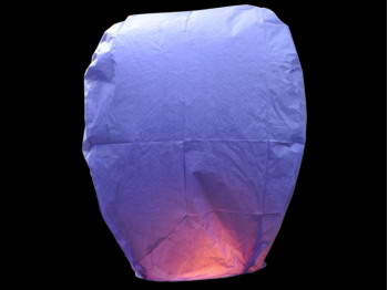 Lanterna volante viola: La festa del comune, la sagra, la festa aziendale, le nostre lanterne volanti fanno sempre bella figura. Professioniste scelgono le nostre lanterne volanti luminose, non è per caso che siamo da sempre in prima posizione sulle macchine di ricerca