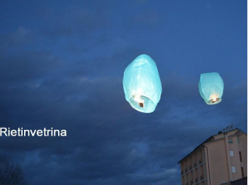 lanterne volanti azzurri  Wedding planner, agenzie, ville, castelli, catering, comune, aziende, privati e anche i pompieri scelgono le nostre lanterne volanti sicure, certificate, ignifughe e biodegradabili