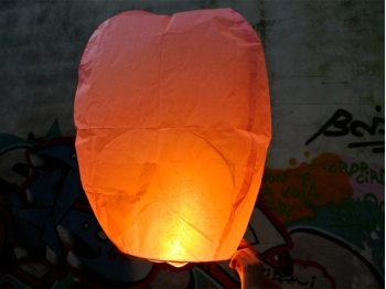 La festa del comune, la sagra, la festa aziendale, le nostre lanterne volanti fanno sempre bella figura. Professioniste scelgono le nostre lanterne volanti luminose, non è per caso che siamo da sempre in prima posizione sulle macchine di ricerca