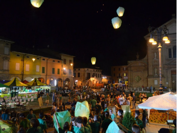 La festa del comune, la sagra, la festa aziendale, le nostre lanterne volanti fanno sempre bella figura. Professioniste scelgono le nostre lanterne volanti luminose, non è per caso che siamo da sempre in prima posizione sulle macchine di ricerca