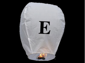 witte wens ballon vliegende lantaarn klaar voor gebruik, gemaakt met brandwerend en biologisch afbreekbaar papier, sterke brander, het volstaat de lantaarn te openen, de brander aan te steken en hij vliegt vanzelf, schrijf je wens in de lucht met deze vliegende lantaarn met letter E