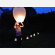 Sacchetti luminosi di carta per una serata in giardino con amici e le lanterne volanti